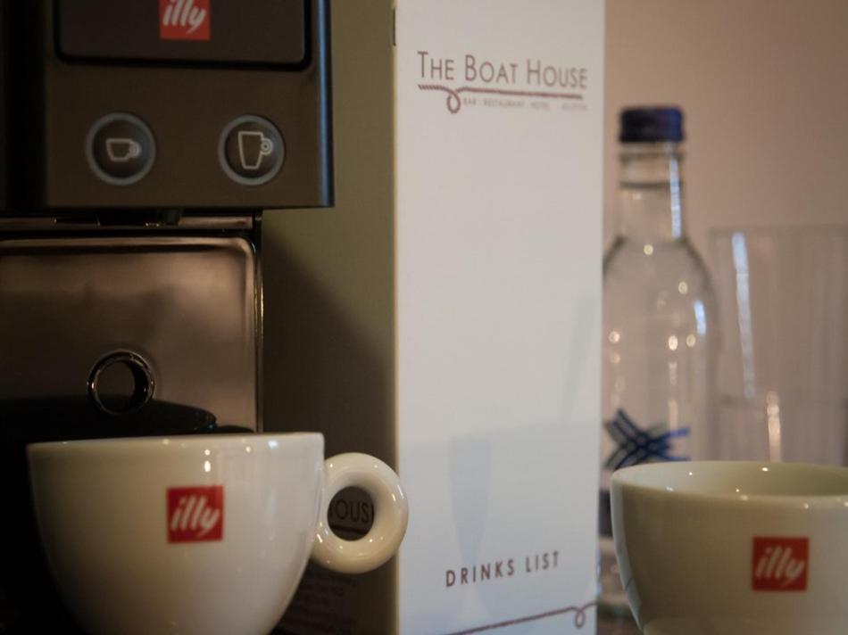 The Boat House Hotel Kilsyth Room photo